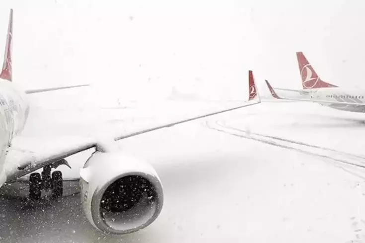 İstanbul'da kar esareti! Hava ulaşımına engel