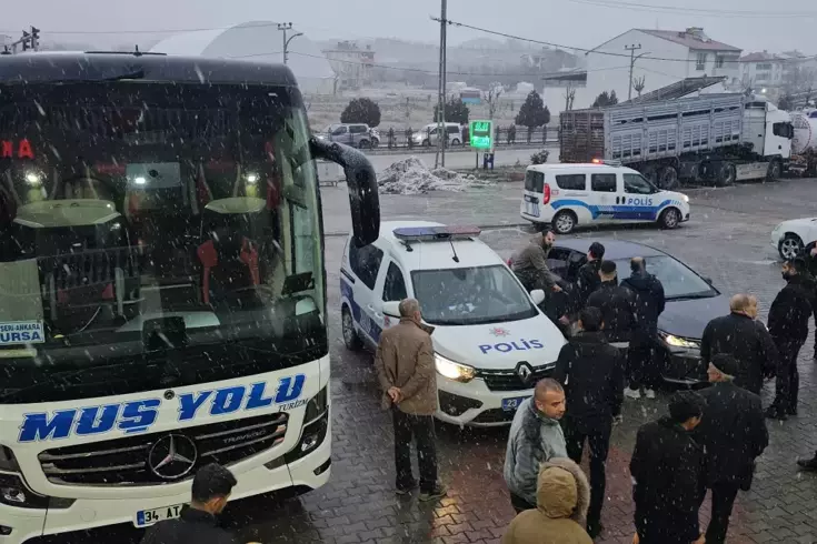 Muş'tan Bursa'ya giden otobüs Elazığ'da saldırıya uğradı