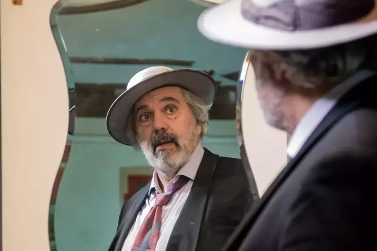 Portekiz'de cumhurbaşkanı adayından sıra dışı vaatler: Herkese Ferrari verilecek musluklardan şarap akacak