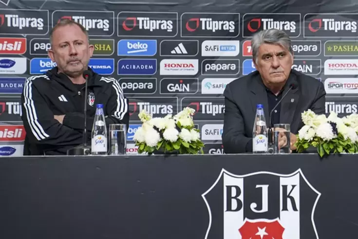 Beşiktaşlı taraftarlardan 'Yönetim İstifa' tezahüratları