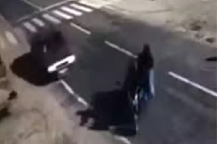 Otomobilin çarptığı üçtekerdeki anne ölürken, oğlu ağır yaralandı