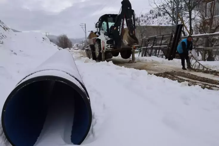 Yazın 50 dereceyi gören ilçede 1 metre kar var