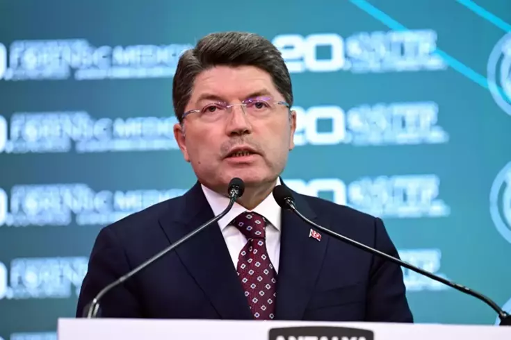 Adalet Bakanı Tunç: Bayrağımıza yönelik alçak girişimle ilgili savcılık soruşturma başlattı