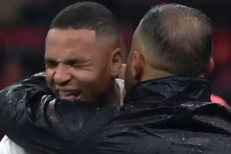 Fenerbahçe En-Nesyri'nin gözyaşlarına boğulmasına kayıtsız kalmamış