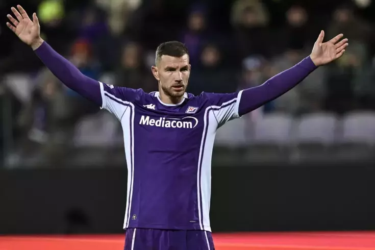 Edin Dzeko imza yolunda