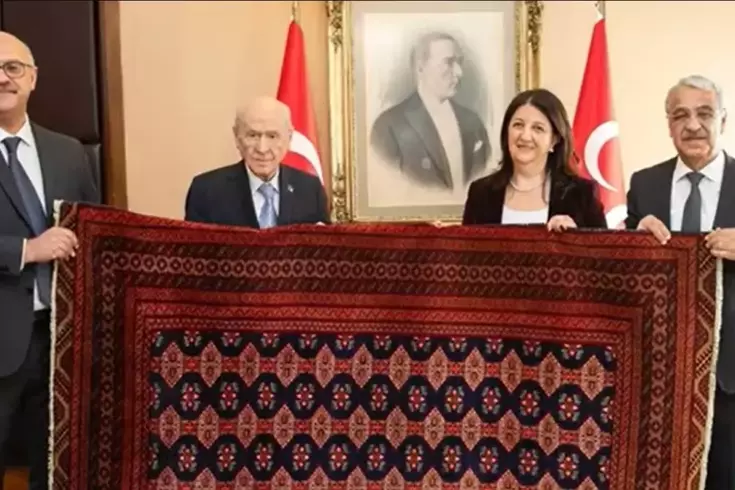 The DEM delegation has delivered the carpet that Öcalan sent as a gift to Bahçeli.