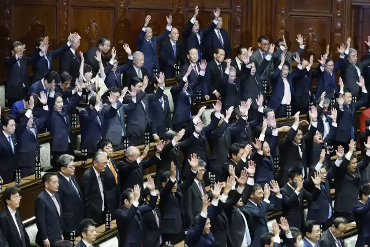 The government has fallen in Japan, and the country is heading for early elections.