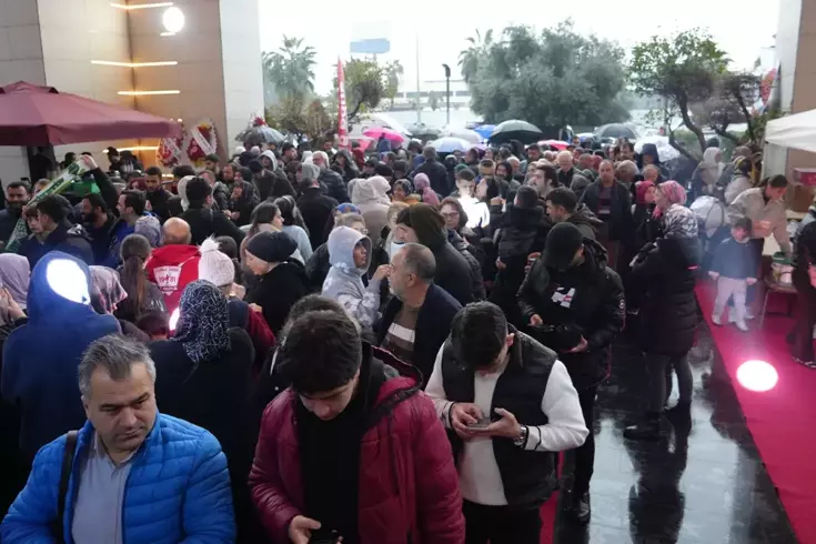 2 bin kişiye verileceğini duyan önüne akın etti
