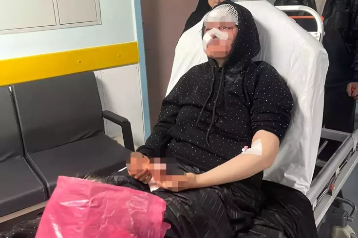 Boşanmak isteyen karısını adliye önünde öldüresiye darp eden koca tutuklandı