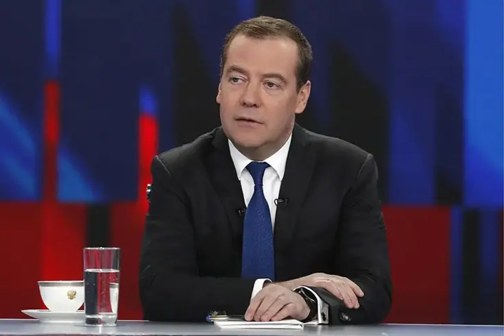 Medvedev'den Trump'a övgü dolu sözler