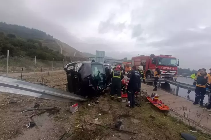 Kontrolden çıkan araç bariyere çarptı: 2 ölü