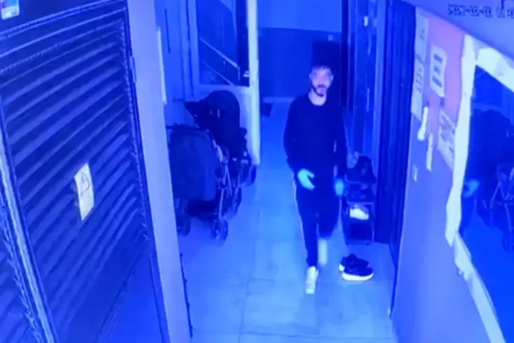 Antalya'da tartıştığı 37 haftalık hamile eşini dizlerinden vurdu