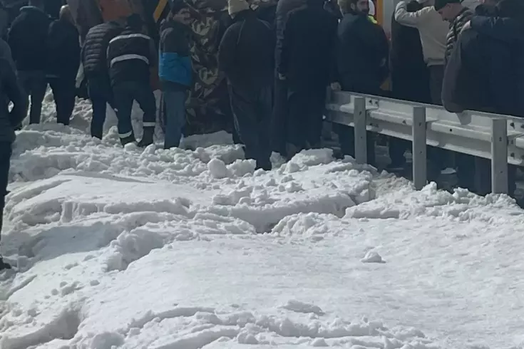 Tendürek Geçidi'nde kar küreme aracı devrildi: 2 ölü