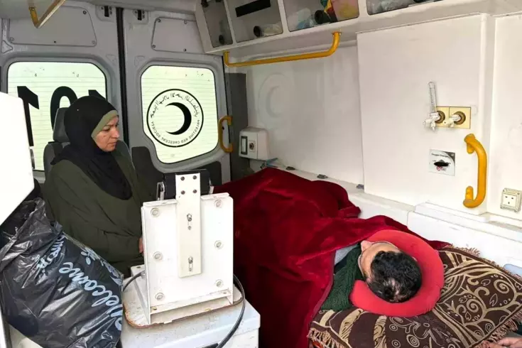 İsrail Refah sınır Kapısı'nda geçişi durdurdu, hastalar ambulanslarda mahsur kaldı