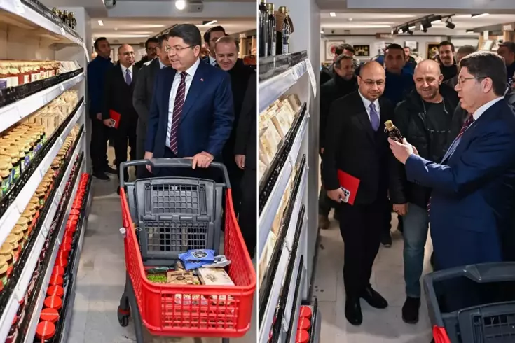 Bakan Tunç, vatandaşlarla birlikte alışveriş yaptı