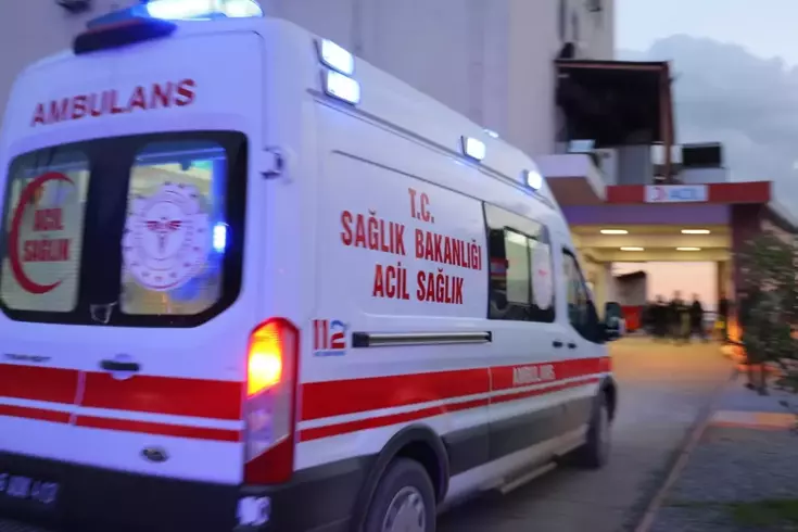 Samsun'da korkutan kaza, polis aracına tır çarptı