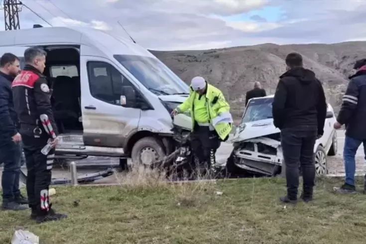 Korkunç kazada yaralılar var! İkisi çocuk