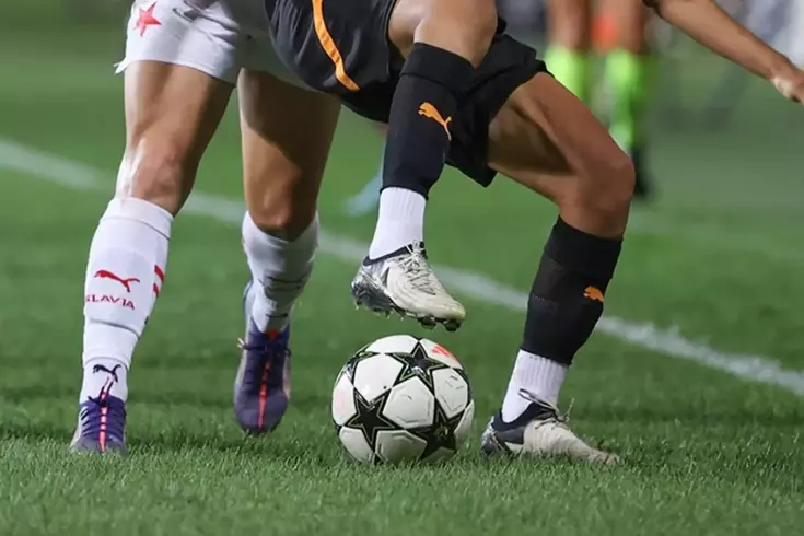 Наказанному футболисту пришлось заплатить очень высокую цену за игру.