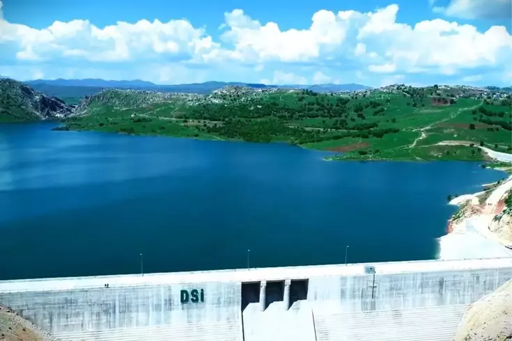 В Диярбакыре дожди наполнили водохранилища, и власти сделали предупреждение о эвакуации.