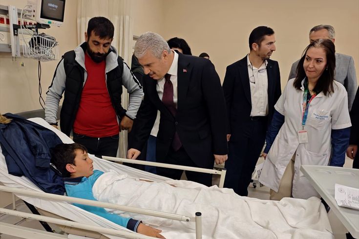 Konya'da öğrenci servisi ile belediye otobüsü çarpıştı, 26 kişi yaralandı