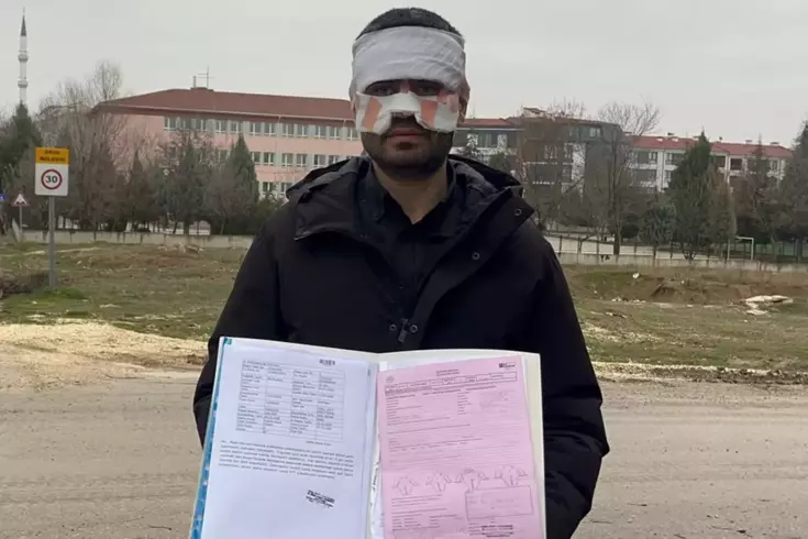 Rehber öğretmen kaynar çayla fizik öğretmenini haşladı