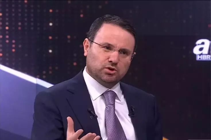 Министр юстиции Акин Гюрлек впервые в прямом эфире: События в парламенте меня огорчили.