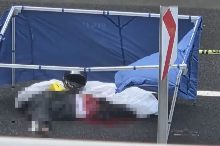 Ankara'da feci kaza: Bariyere çarpan motosikletli sürücünün üstünden otobüs geçti