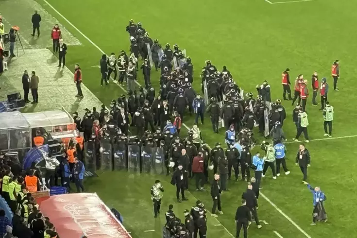 Тарафаны Трабзонспора сошли с ума сразу после окончания матча.