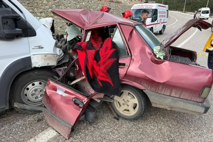 Korkunç kaza! Hurdaya dönen araç 2 gence mezar oldu