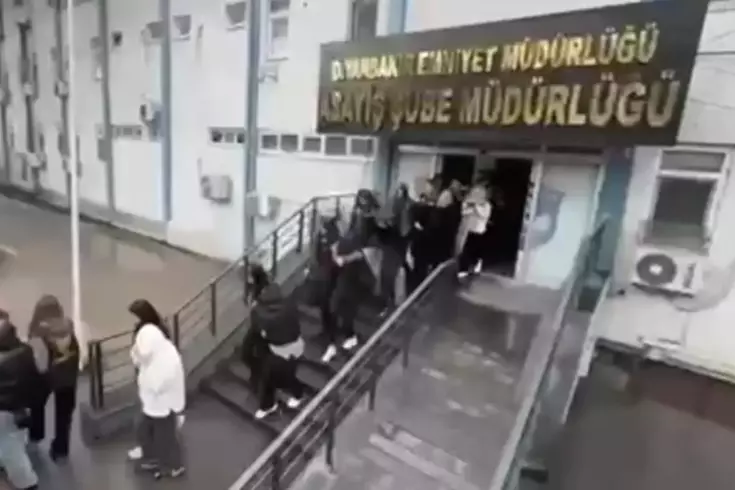 Masaj salonu görünümlü fuhuş ağına baskın! Hesaplarından çıkan para inanılmaz