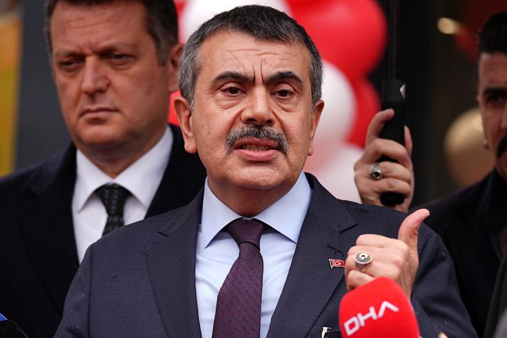 Bakan Tekin'den muhalefete: Önce okuma yazma öğrensinler