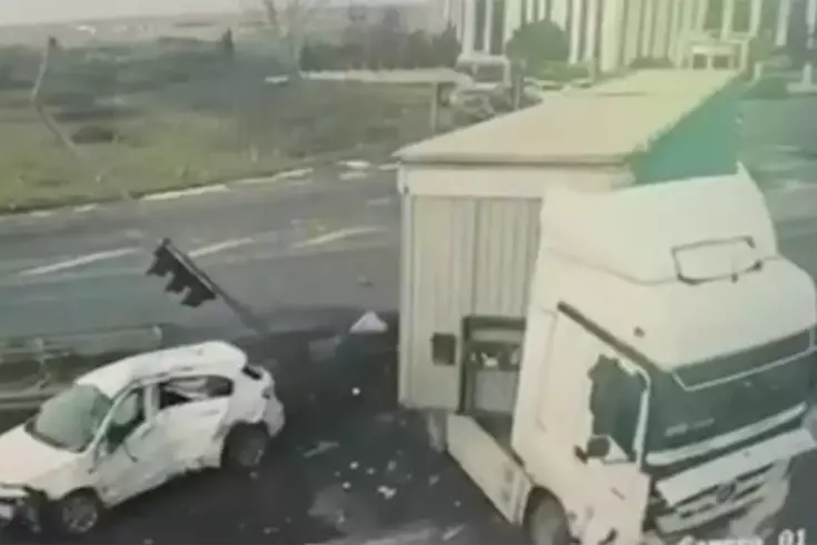 Tekirdağ'da kırmızı ışık ihlalinin kazayla sonuçlandığı anlar kamerada