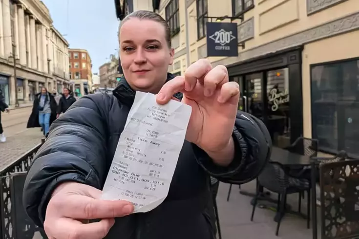 ذهب لشراء القهوة، وفجأة أصبح لديه ثروة تتجاوز حتى الاقتصاد العالمي.