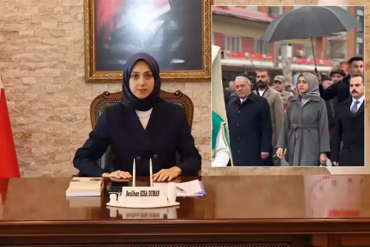 كان هناك فضول حول ما سيقوله: هناك بيان من المحافظ الذي سلم مظلته للشرطة.