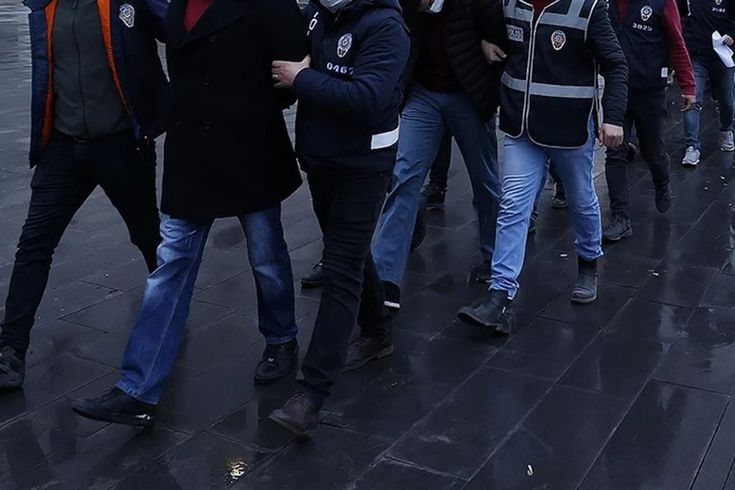 Suç örgütlerine bilgi sızdırmışlar! 9'u polis 17 kişi için gözaltı kararı