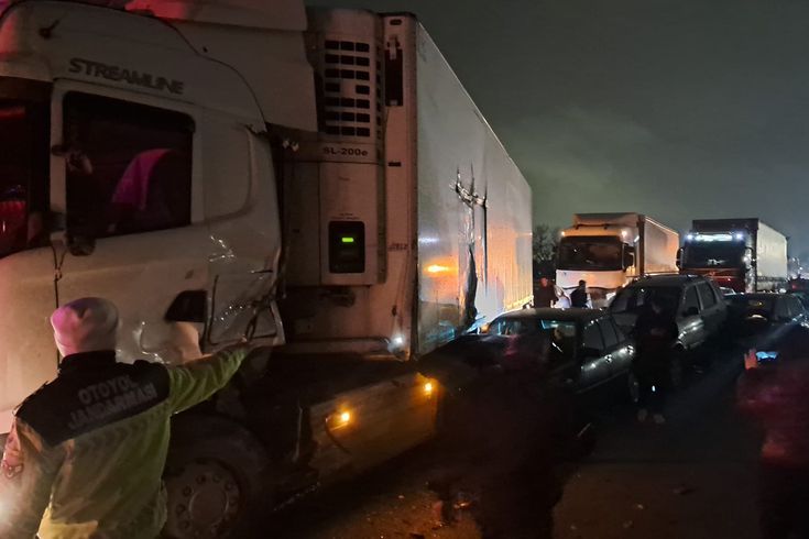 16 aracın karıştığı kazanın nedeni akıl almaz! Tır sürücüsü yaşananları anlattı