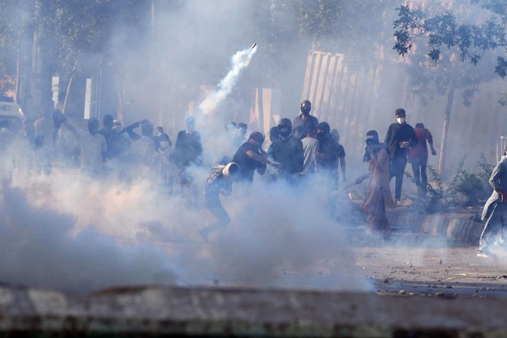 Pakistan'daki ABD konsolosluğu önünde protesto: Can kaybı 21'e yükseldi