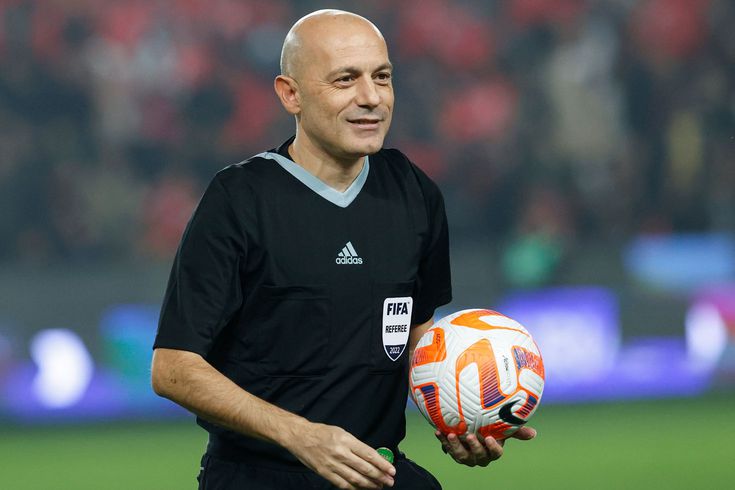 Eski hakem Cüneyt Çakır, Dubai'de mahsur kaldı