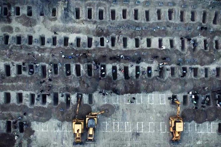 İran Dışişleri Bakanı Arakçi ilkokula düzenlenen saldırıda ölen çocuklar için kazılan mezarları paylaştı