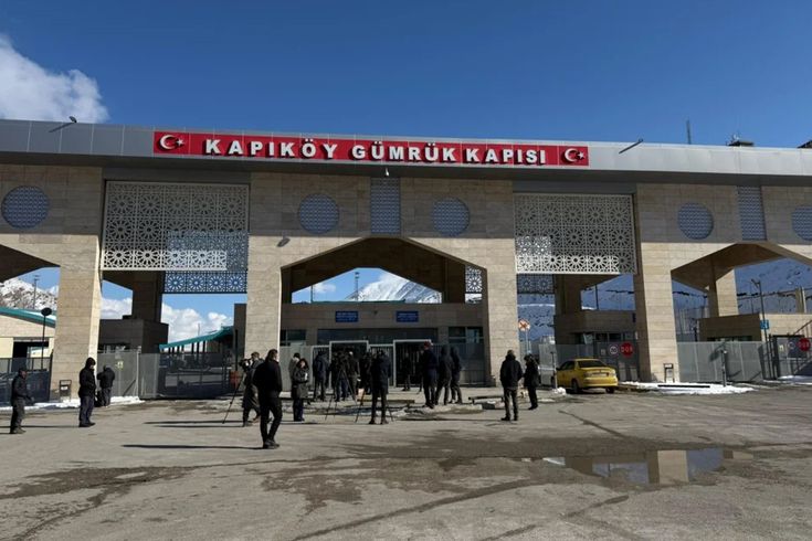 Türkiye-İran sınır kapılarında günübirlik yolcu geçişleri durduruldu