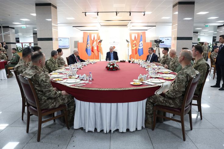 Cumhurbaşkanı Erdoğan, iftarda Mehmetçikle bir araya geldi
