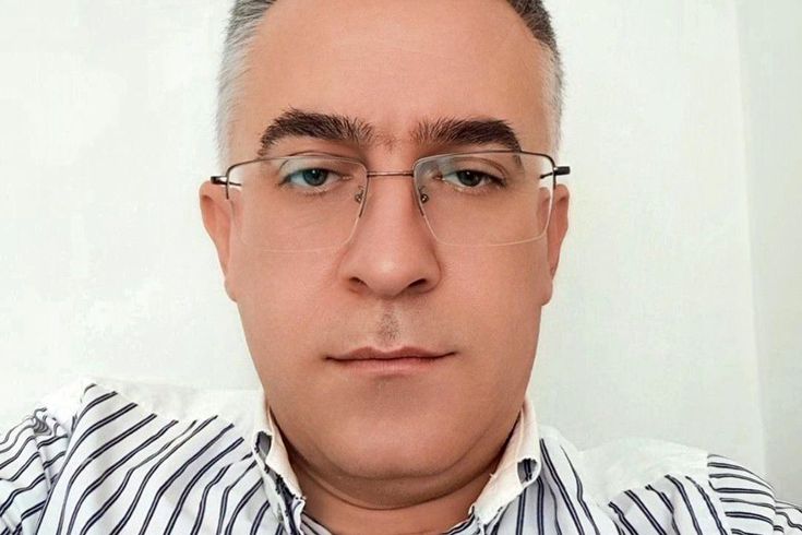 Aracında başından tabancayla vurulmuş halde ölü bulundu