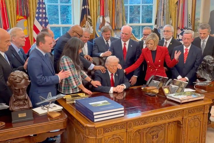 Evangelist papazlardan Trump'a toplu dua