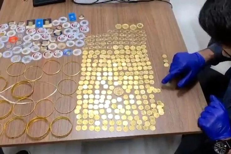 Sabaha karşı kapıya geldi! Altın dolu çantayla kaçarken suçüstü yakalandı