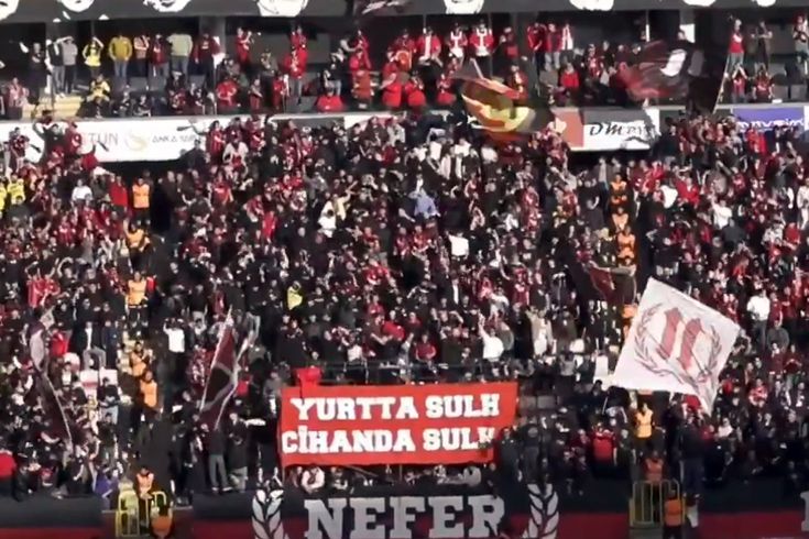 7-0 kazanıp Espana bestesiyle coştular