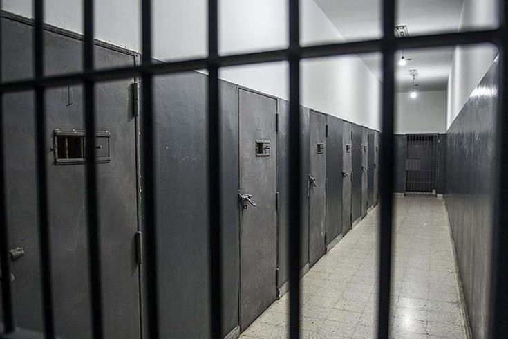İsrail, hapishanelerdeki Filistinli esirlerin koğuşlarına eşzamanlı baskın yaptı