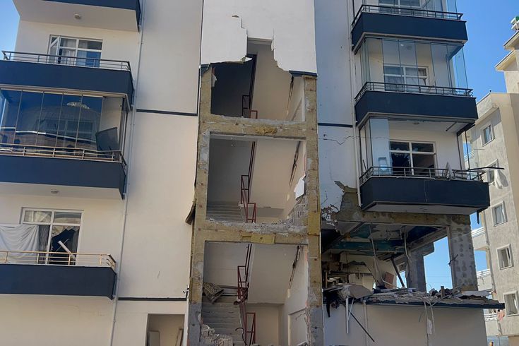 Niğde'de 16 kişinin yaralandığı patlama, binada büyük hasara yol açtı