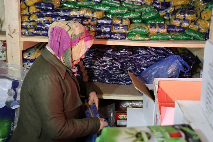 Bu bakkalda parayla değil dua ile alışveriş yapılıyor