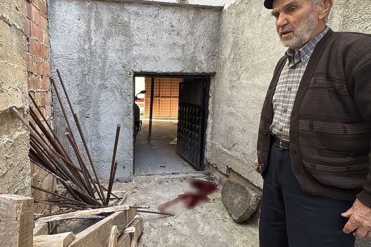 Babanın çatıdan attığı demir oğlunu canından etti
