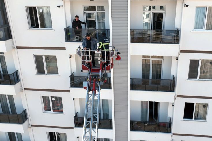 Prizde unutulan şarj aleti yangın çıkardı: 16 kişi hastanelik oldu